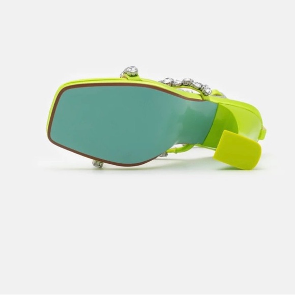 Betsey Johnson Perry Citron - Picture 5 of 5